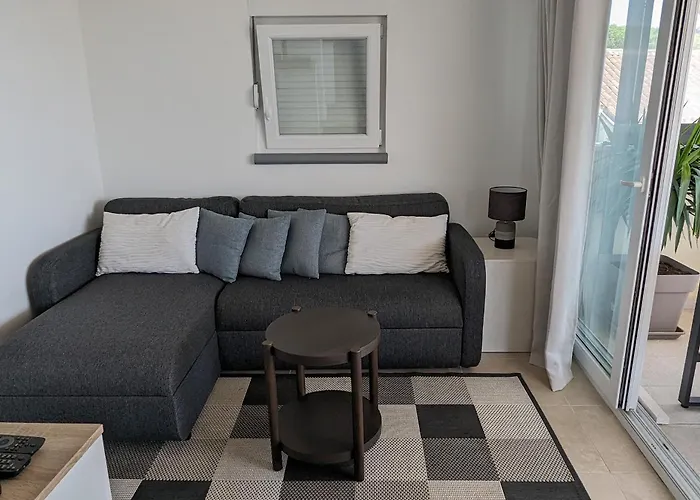 Prime Location Penthouse Apt With A Large Terrace