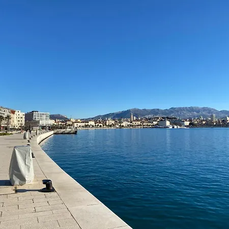 Prime Location Penthouse Apt With A Large Terrace Split Exterior photo