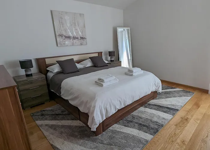 Prime Location Penthouse Apt With A Large Terrace