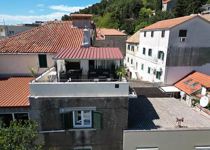 Prime Location Penthouse Apt With A Large Terrace