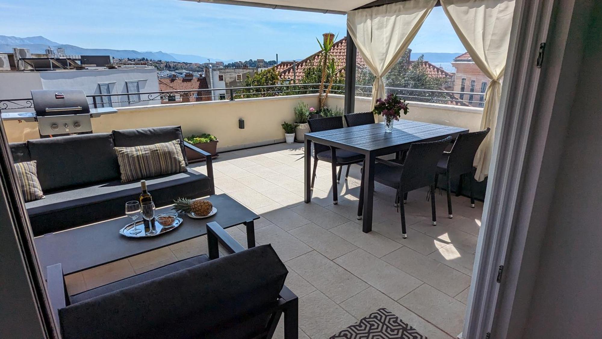 Prime Location Penthouse With A Large Terrace Apartment
